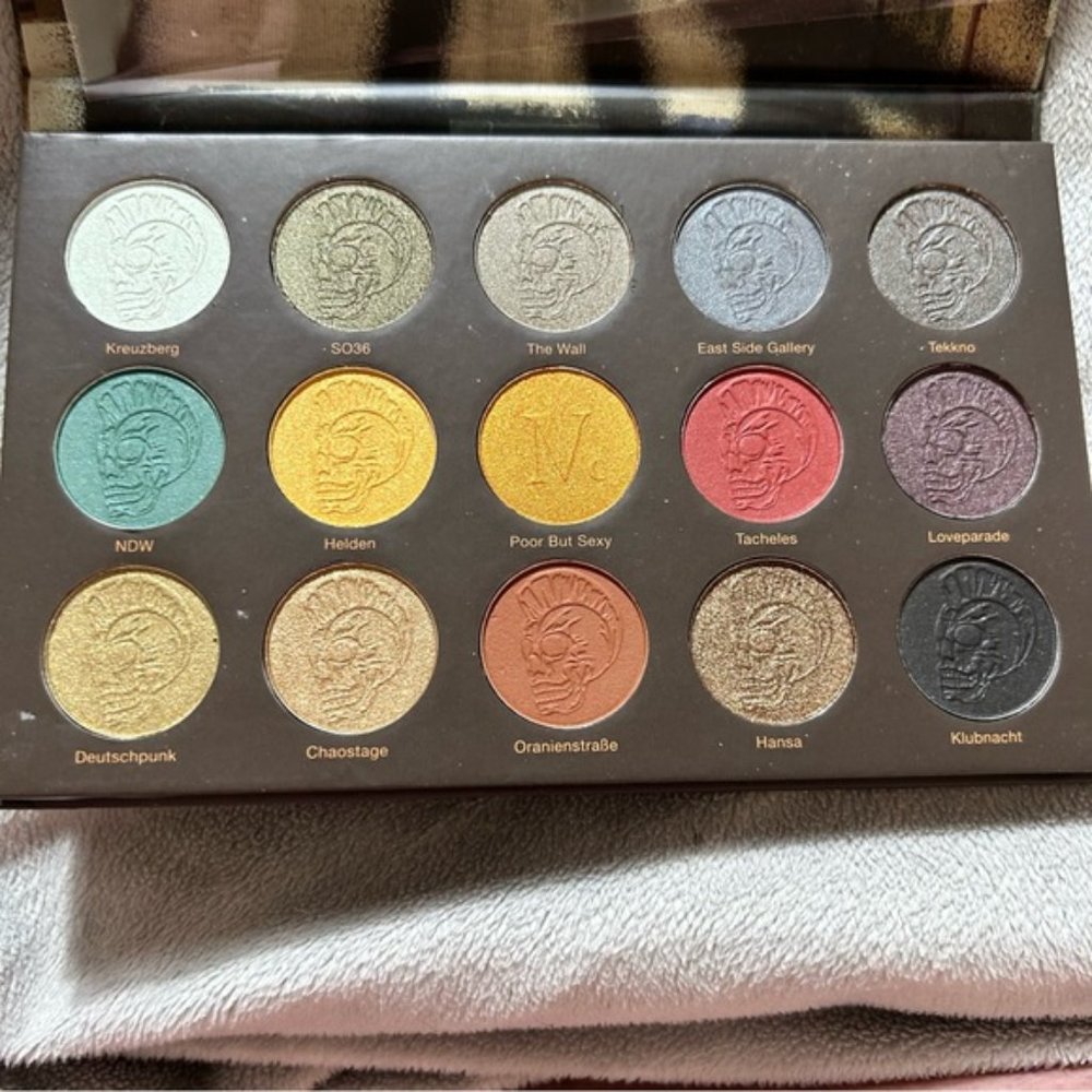 Nomad Berlin Underground Palette 15 Eye Shadow Palette- NIB - Picture 5 of 8